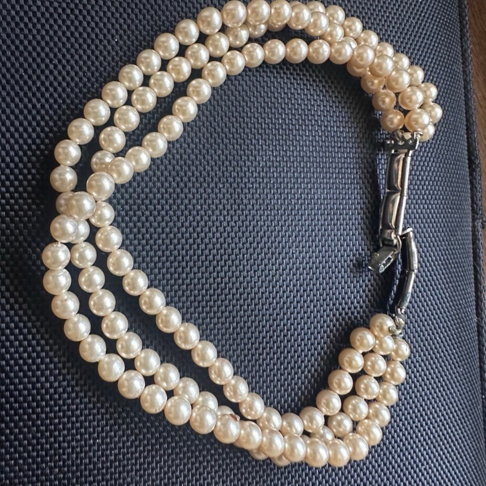 Elegant Pearl Necklace